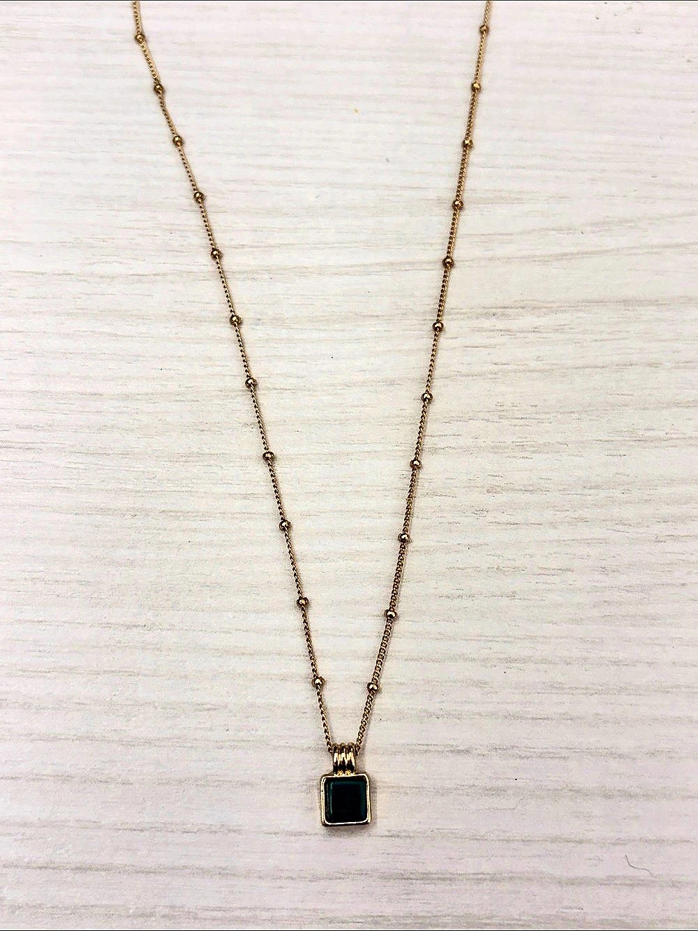 Time & Tru Gold-Tone Green Pendant Necklace Like New